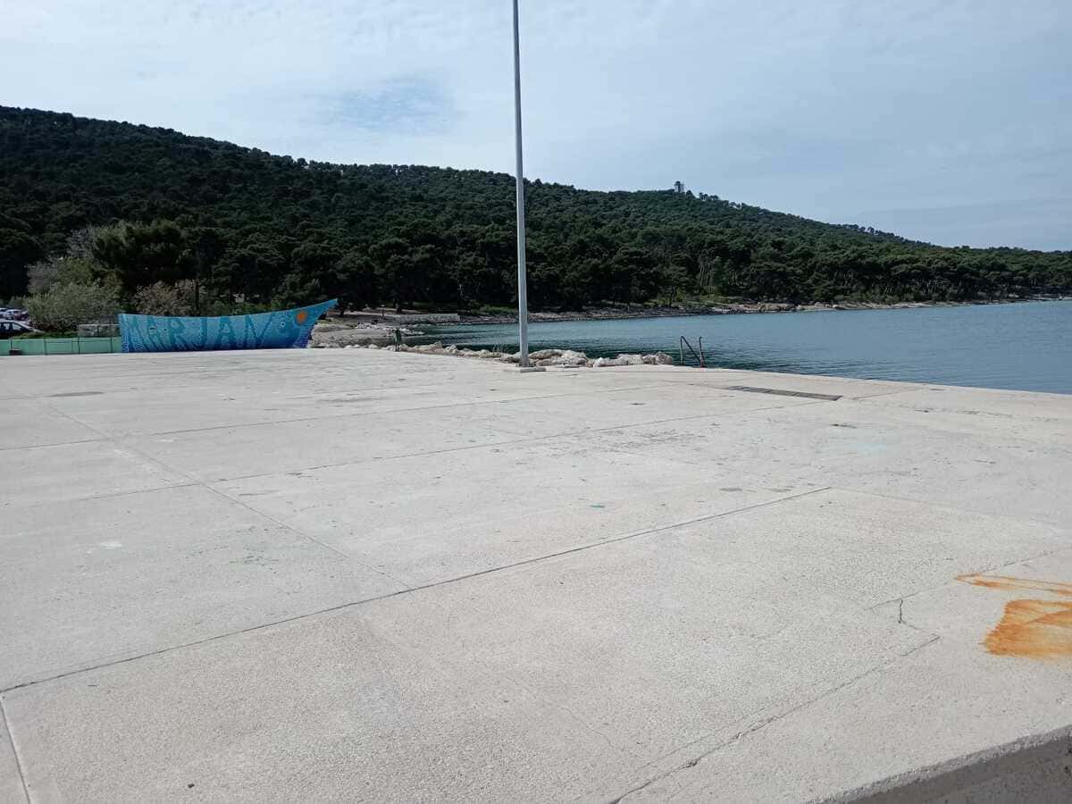 13. Uklonjeni brodovi s nelegalnog suhog veza na Prvoj vodi